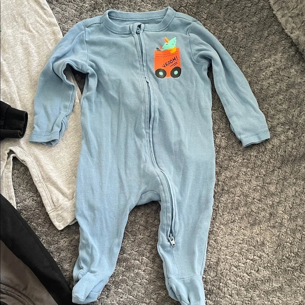 Baby pajamas Nike Footie and other bundle 3-6 months - Picture 2 of 6